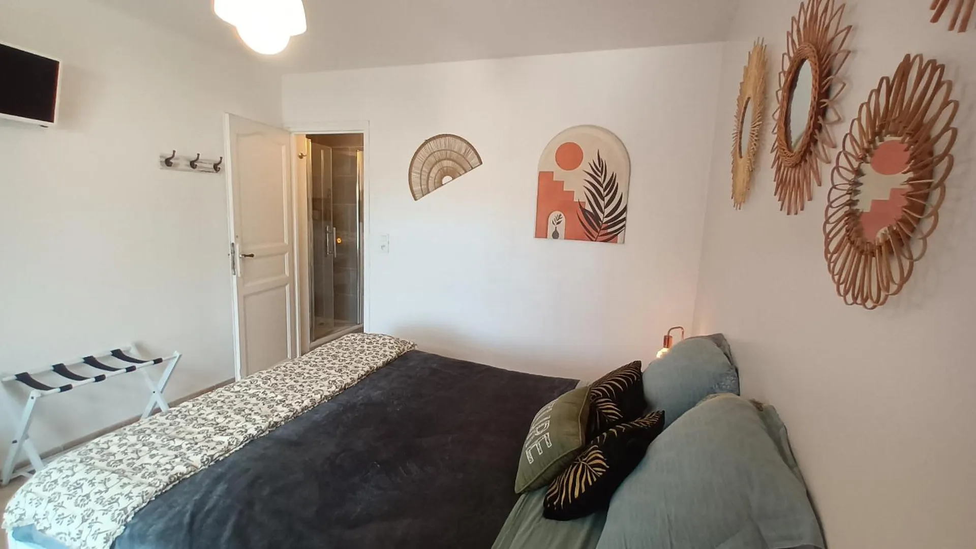 Chambres D'Hotes & Jacuzzi - A L'Ombre Des Amandiers Saint-Martin-d'Ardeche France